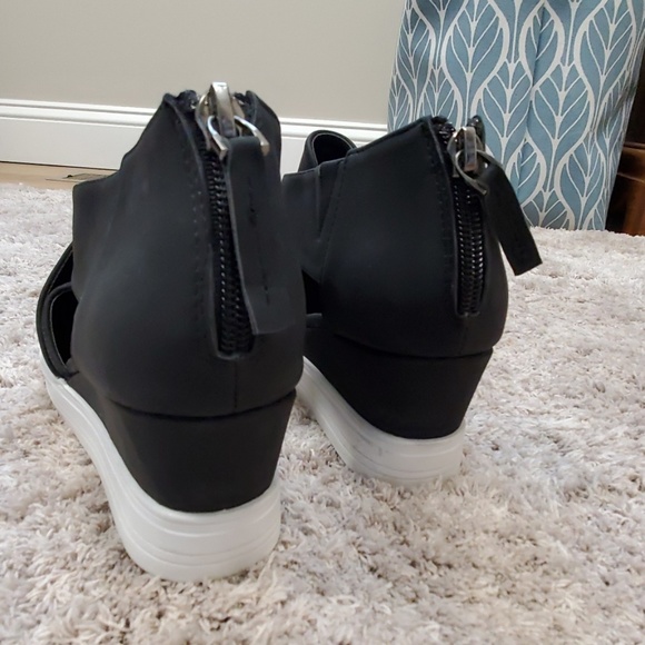 Wedge - Picture 3 of 6